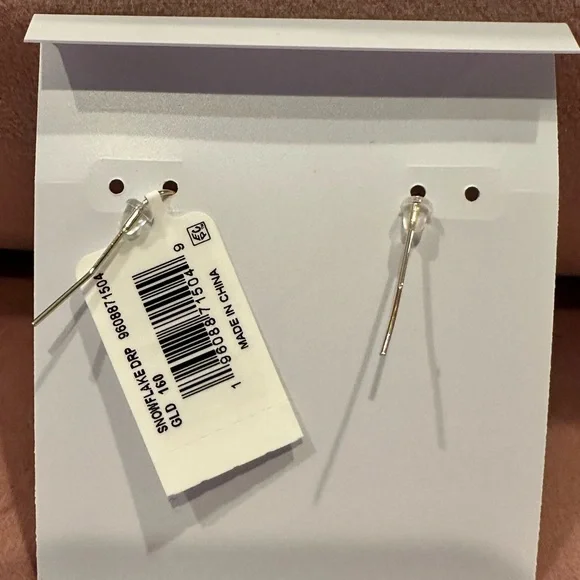 NWT Kendra Scott Gold Snowflake Earrings with Crystals - Picture 3 of 4